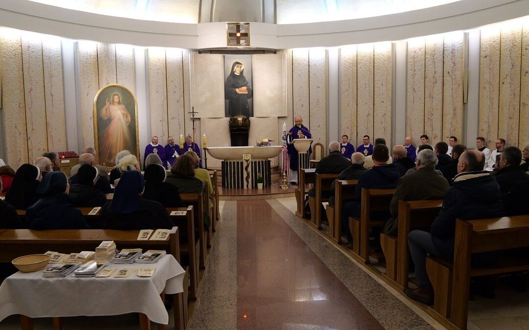 Öt évvel ezelőtt indult el Esterházy János boldoggá avatási eljárásának folyamata   Szentmise a krakkói Isteni Irgalmasság Bazilikában